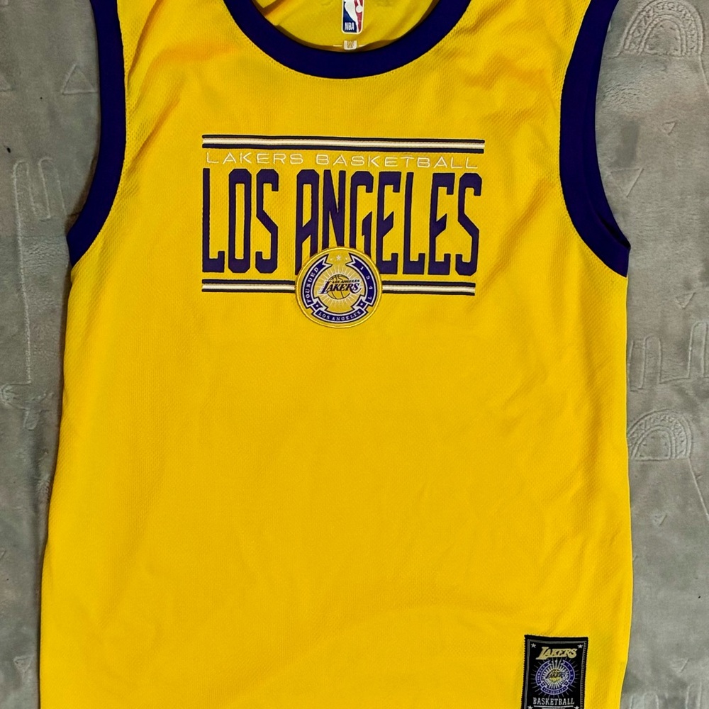 Los Angeles Lakers Basketball Jersey, LeBron James #23, Youth Size 18-20